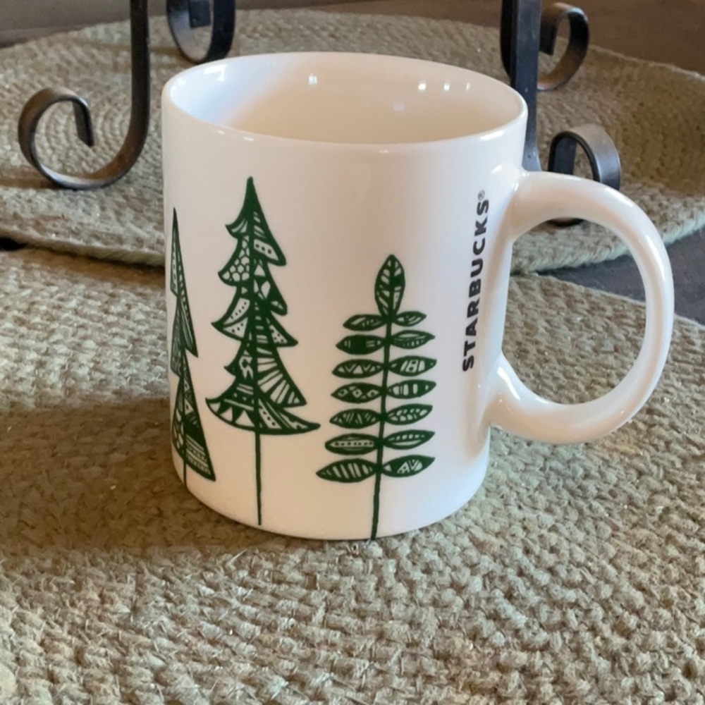 Starbucks 2015 Christmas coffee mug. White and green. 12oz